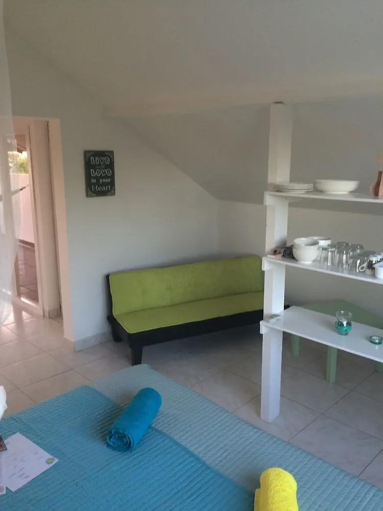 Bnbbonaire Near The Ocean Playa Bed & Breakfast